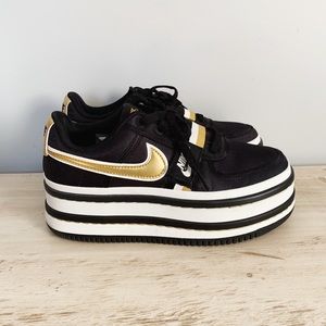Nike Vandal 2K Sneakers - black & gold - size 8.5